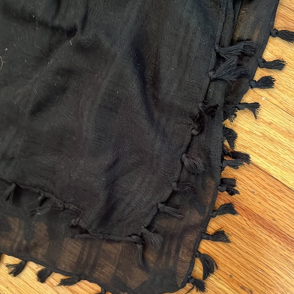 An assortment of scarves! - Picture 6 of 8